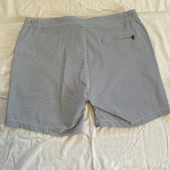 EUC 🐠 Onia Men’s Swim Trunks - seersucker fabric, side and back zip pockets. - Picture 5 of 9